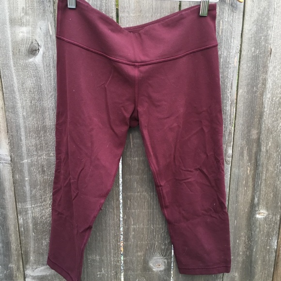 Lululemon Wunder Under Crop | Bordeaux Drama - Picture 4 of 6